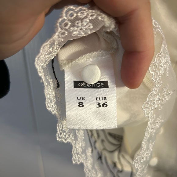 Beautiful top - Picture 6 of 6